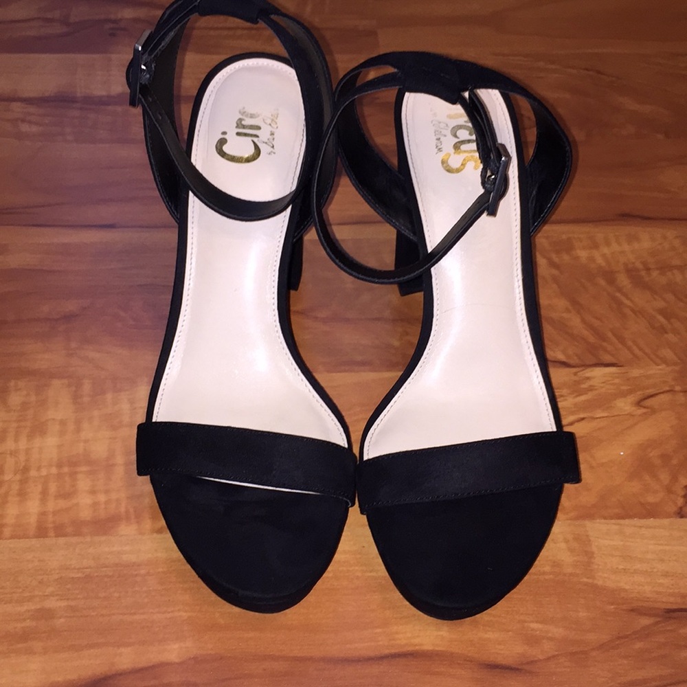 Black high heel dress shoes